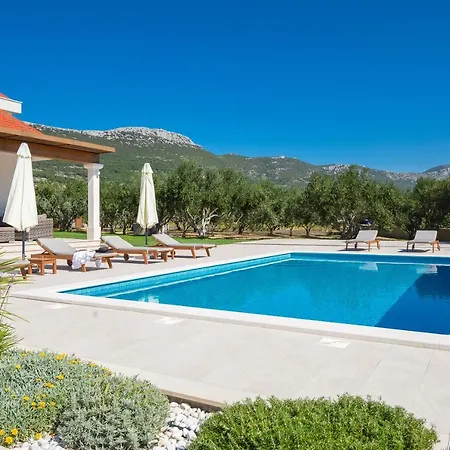 Cvita With Big Pool Between Split & Trogir Villa