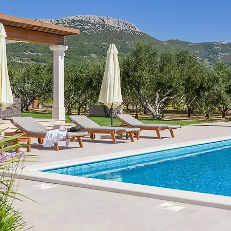 Cvita With Big Pool Between Split & Trogir Villa Kaštel Novi