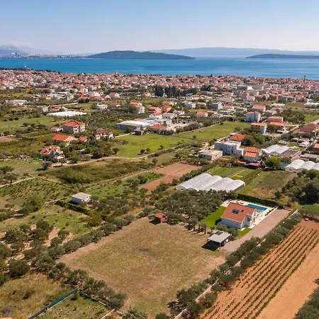 Cvita With Big Pool Between Split & Trogir