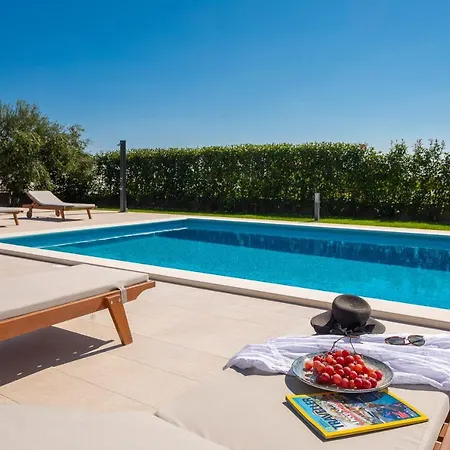 Villa Cvita With Big Pool Between Split & Trogir *