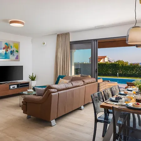 Villa Cvita With Big Pool Between Split & Trogir Kaštel Novi