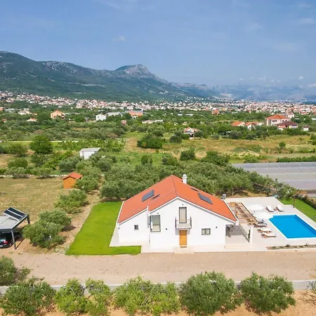Cvita With Big Pool Between Split & Trogir Villa