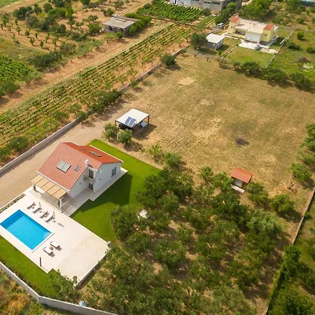 Cvita With Big Pool Between Split & Trogir *