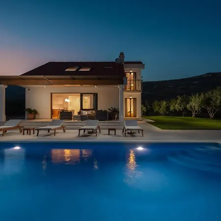 Cvita With Big Pool Between Split & Trogir * Kaštel Novi