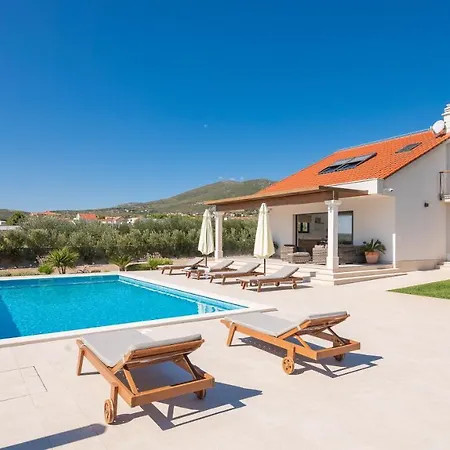 Cvita With Big Pool Between Split & Trogir Villa *